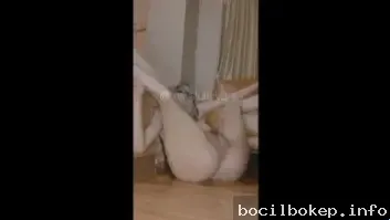 Cewek cantik memek tembem coli sampe squirtnya muncrat
