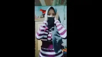Cewek Jilbab Buka Bukaan Colmek Becek Ganas WOT Lumer HD