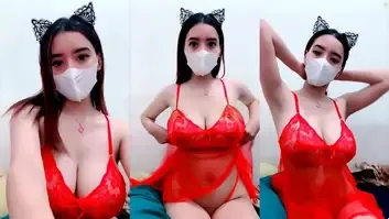 Gaya Casanova Binal Pakai Lingerie Merah Hot
