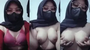 Hijab Cantik Suara Nyaring Ganas Genjot Terus