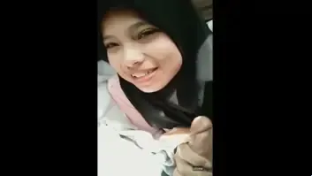 Hijab Hitam Ngemut Kontol Gede Di Mobil Panas Lumer WOT