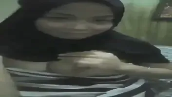 Istri Solehah Berjilbab Hitam Sisi Tak Pernah Tetangga Ketahui