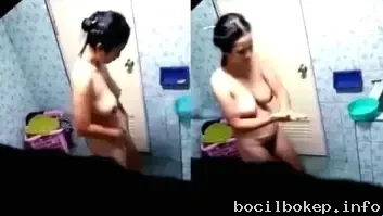 Ngintip Diam-diam Tetangga Mandi